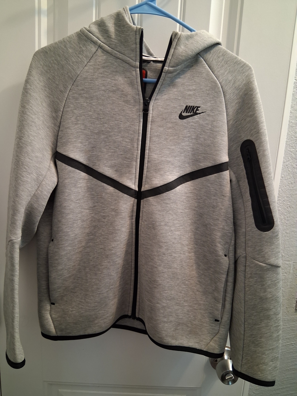 Nike Men’s Gray Full-Zip Hoodie Jacket
